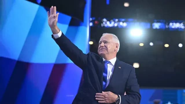 Tim Walz en la Convención Demócrata