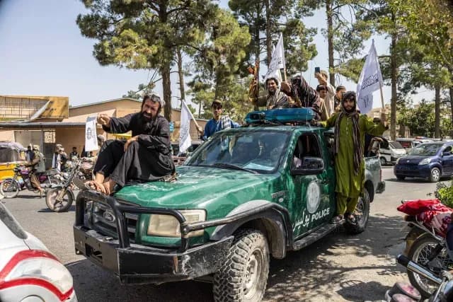 Talibanes en tercer aniversario de su regreso al poder en Afganistán