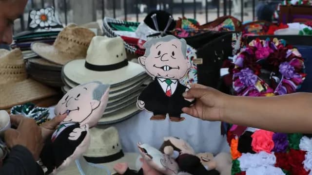 Muñecos AMLO