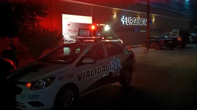Madre-Salva-a-su-Hijo-que-Cayó-en-una-Alcantarilla-en-Durango