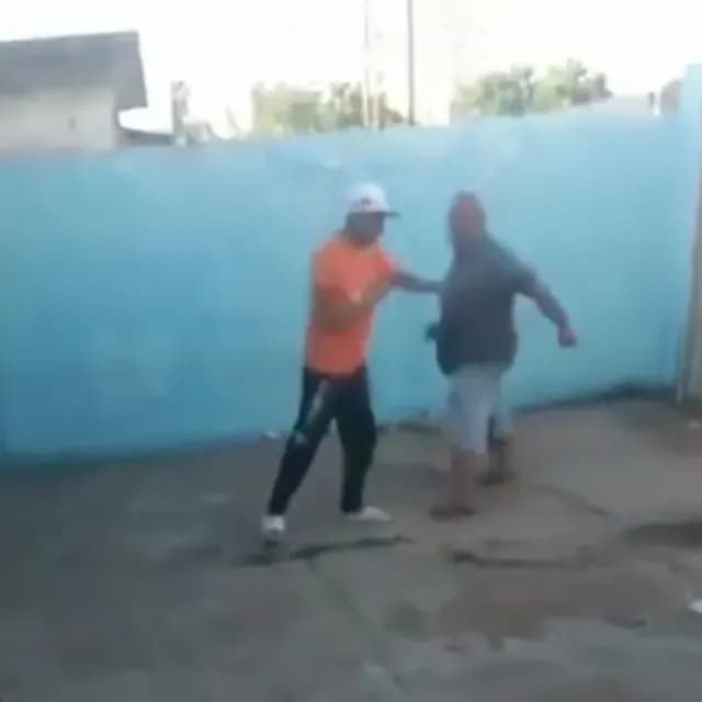 Hombre Mata a su Amigo porque Perdió su Memoria USB