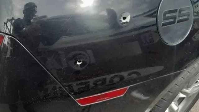 El vehículo recibió varios impactos de bala durante el intento de robo. Foto: Franco Arteaga | N+