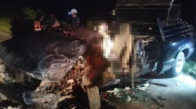 La camioneta azul que causó el accidente, quedó con la parte superior del vehículo desprendida. Foto: X @Noticias_Tams