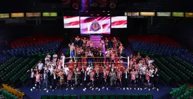 Foto oficial de Chivas en la Arena Coliseo de Guadalajara. Foto Chivas