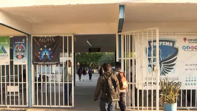 Amenaza-a-su-Maestra-con-un-Cuchillo-en-Coahuila