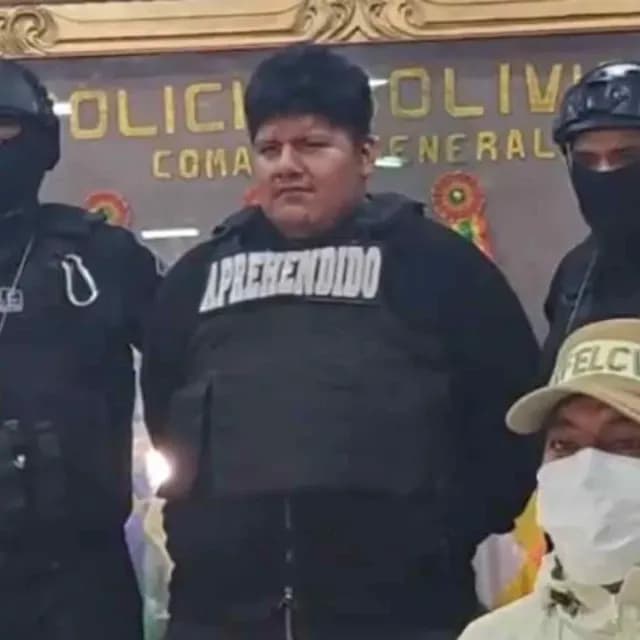 Estudiante es Asesinada por su Novio Frente a sus Compañeros en el Salón de Clases