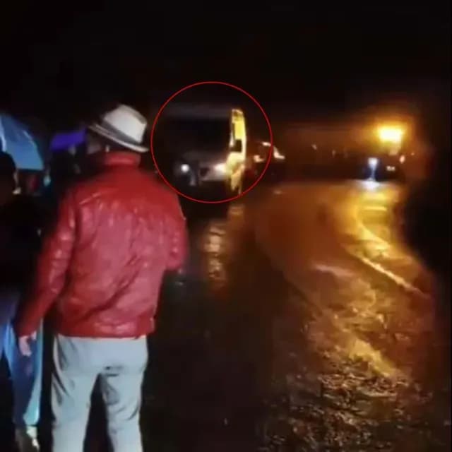 Puerta de Combi se Abre, Pasajero Sale Proyectado y Muere en Oaxaca