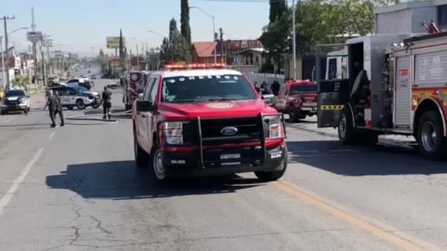 Bomberos Arribaron para Detener las Llamas en el Local de Pollos Asados
