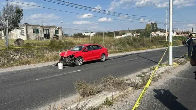 En el lugar fue abandonado el automóvil de los agresores. Foto: Franco Arteaga | N+