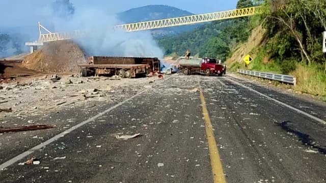 Fuerte Accidente en Autopista Siglo XXI Deja 8 Muertos de Querétaro. Foto: Post Data