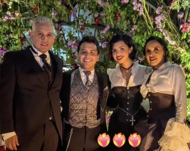 Christian Nodal y Ángela Aguilar en el cumpleaños de Cristy Nodal
