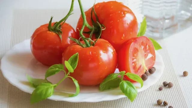 Crean tomates un 30% más dulces con edición genética