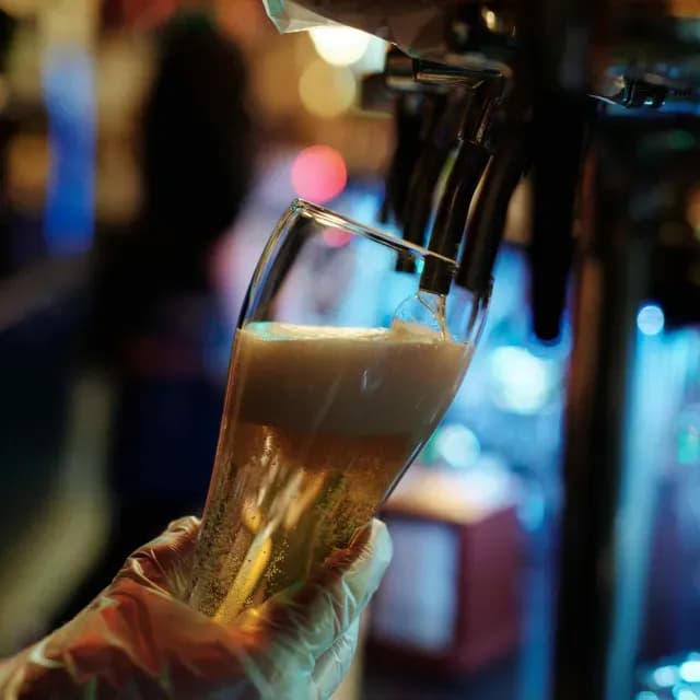 Hombre Muere Durante Discusión por una Cerveza en un Bar