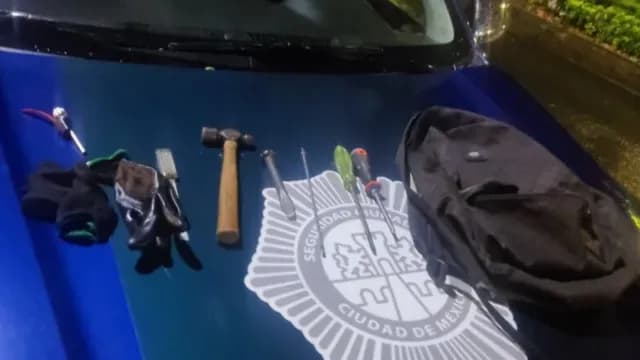 El sujeto usó martillo, cincel y desarmadores para abrir la caja fuerte. Foto: Alcaldía Benito Juárez