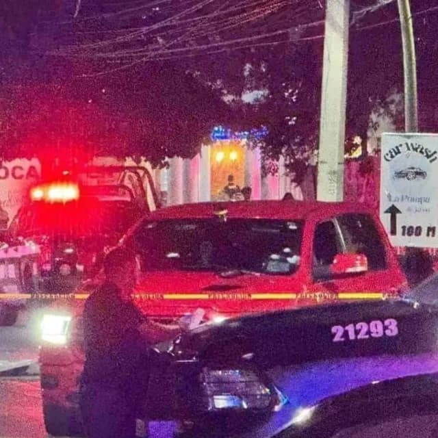 Combi de Pasajeros Queda en Medio de Balacera y Muere Pasajera de 16 Años