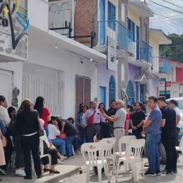 Combi de Pasajeros Queda en Medio de Balacera y Muere Pasajera de 16 Años