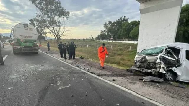 Camioneta con Extranjeros Choca contra Pipa de Gas al Salir de Paseo en Teotihuacán