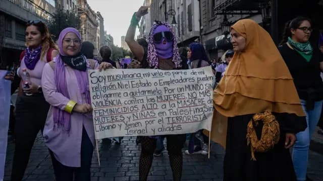 Mujeres musulmanas participaron en la marcha 25N.