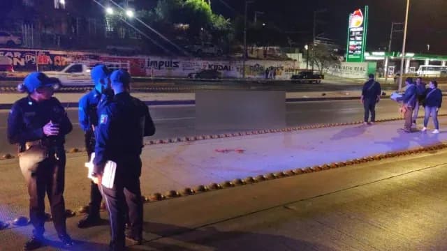 Motociclista Cae en Plena Avenida y Muere al Ser Atropellado por Otro Biker