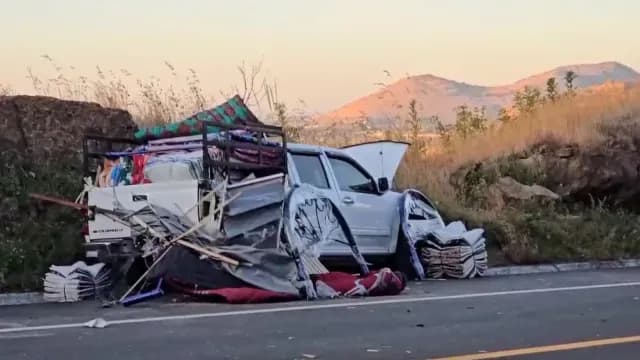 Daños considerables de la camioneta involucrada, el conductor sorprendentemente sobrevivió. Foto: Genaro Zepeda | N+