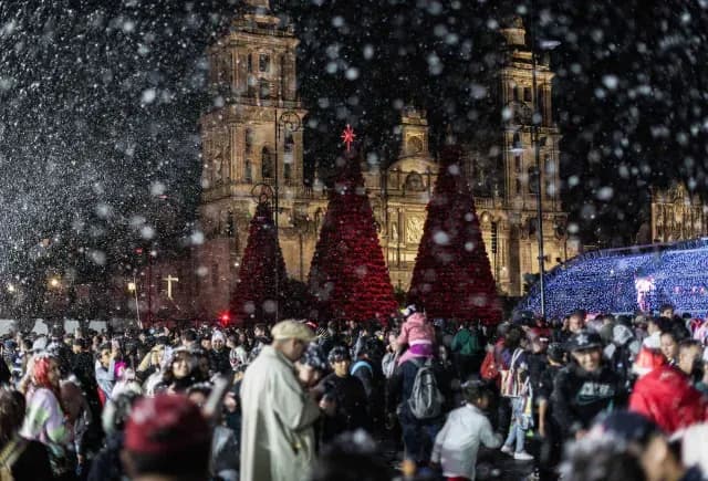 Inauguración de la Verbena Navideña en el Zócalo de CDMX