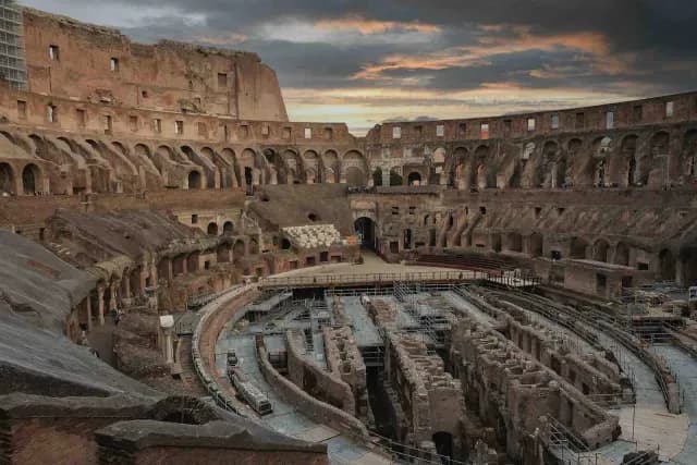 Interior del Coliseo en Roma