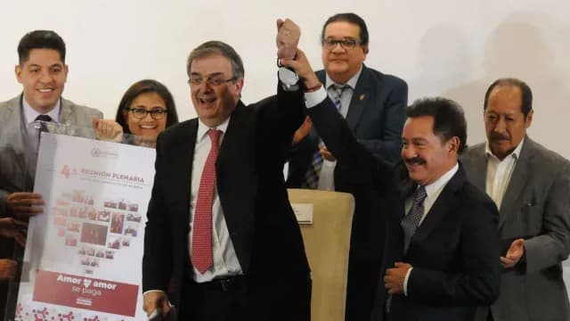 Marcelo Ebrard durante la plenaria de Morena