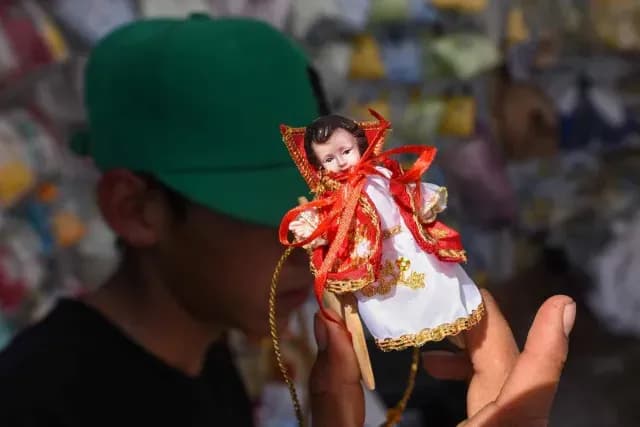 El precio de la vestimenta depende de los materiales y el tamaño del Niño Dios