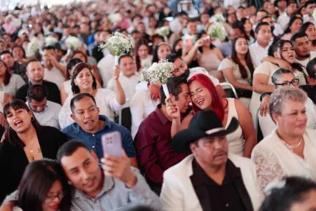 Las bodas colectivas se celebraron en la Explanada de los Héroes
