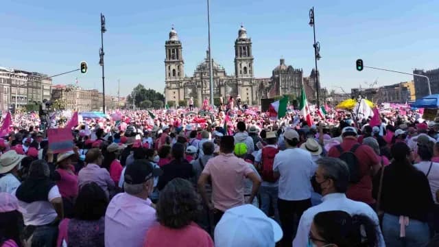 Manifestantes se concentran en Zócalo CDMX. Foto: Samuel Servin | N+