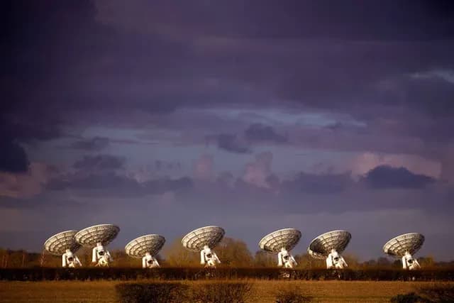 Arreglo de radio telescopios
