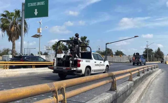 Autoridades mexicanas se pasean en la frontera con Estados Unidos