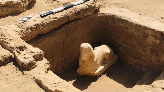 Descubren en Egipto esfinge que podría representar a emperador romano