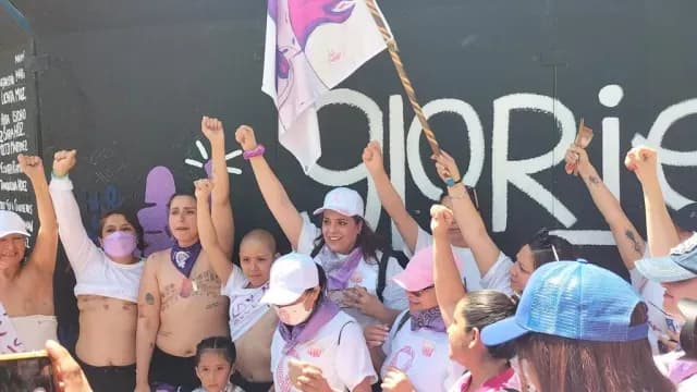Mujeres que luchan contra el cáncer en la marcha 8M