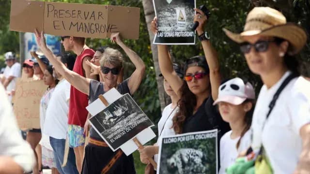 Cadena Humana- Protestas por el Tren Maya en Puerto Morelos