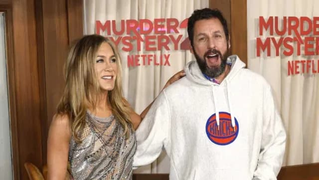 Jennifer Aniston y Adam Sandler en el estreno de Murder Mistery 2