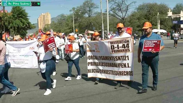 Protestan docentes pacificamente en busca de mejores prestaciones de trabajo. Foto: N+