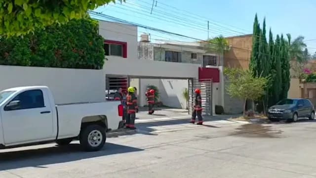 Jóvenes dejan audífonos conectados y se origina incendio