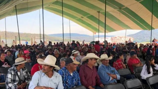 Habitantes de las diferentes comunidades de Hidalgo presenciaron el recorrido de la titular de Semarnat