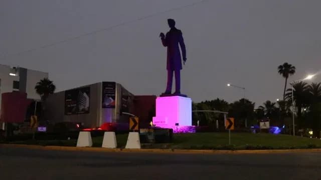 Monumento Lincoln iluminado en Tijuana. Foto: Gobierno Municipal