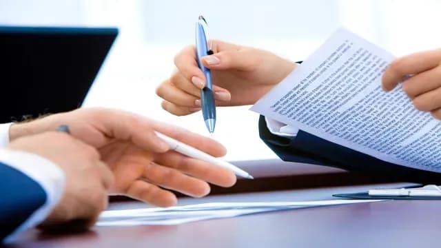 Para cambiar el nombre del titular en el recibo de agua se debe cumplir con una serie de requisitos.