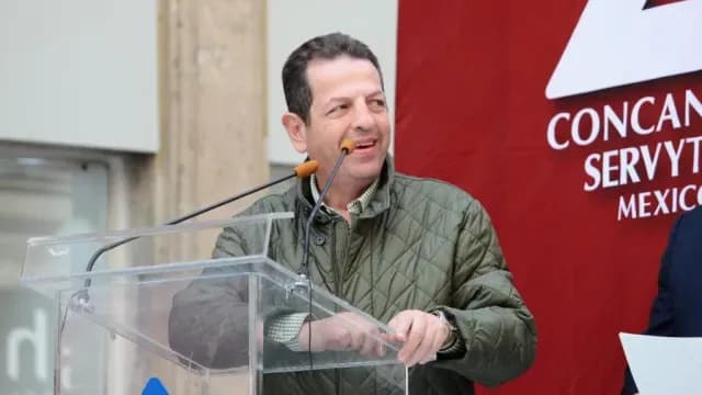 Nuestro títulaFadlala Akabani, asistió al corte de listón con motivo del inicio de El Buen Fin