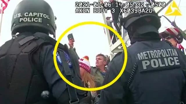 Jay Johnston fue acusado de participar en los disturbios en el Capitolio