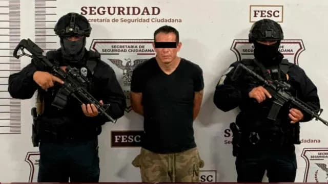 Agentes de la FESC detienen a tercer homicida de Carlos Ontiveros en Tijuana. Foto: SSCBC