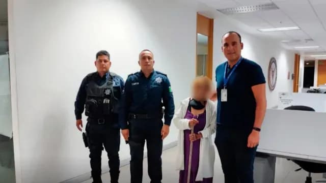 La mujer caminaba desorientada. Foto: Policía Zapopan