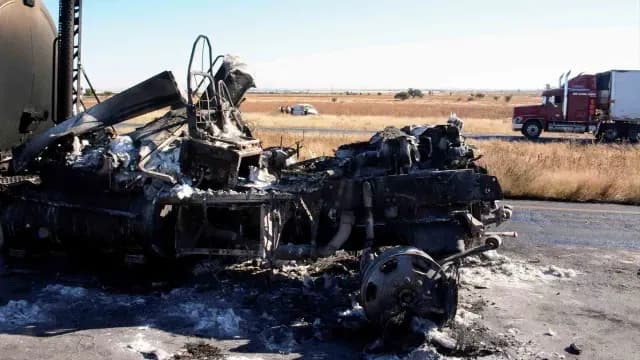 Quema de vehículos y bloqueos en Zacatecas
