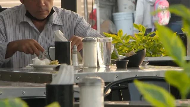 Restauranteros están preocupados por las bajas en sus ventas.