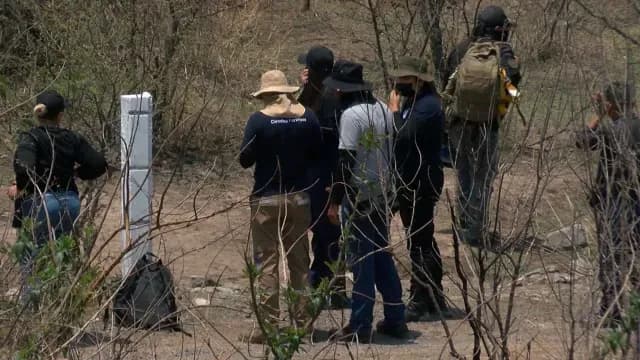 Madres buscadoras trabajan en conjunto con el gobierno para localizar restos humanos