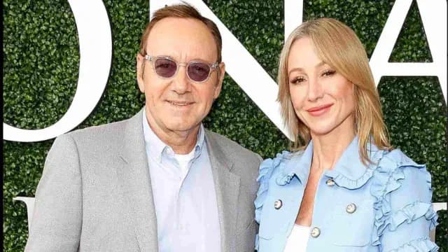 Kevin Spacey y Belinda Stronach