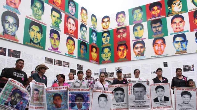 Familiares de los 43